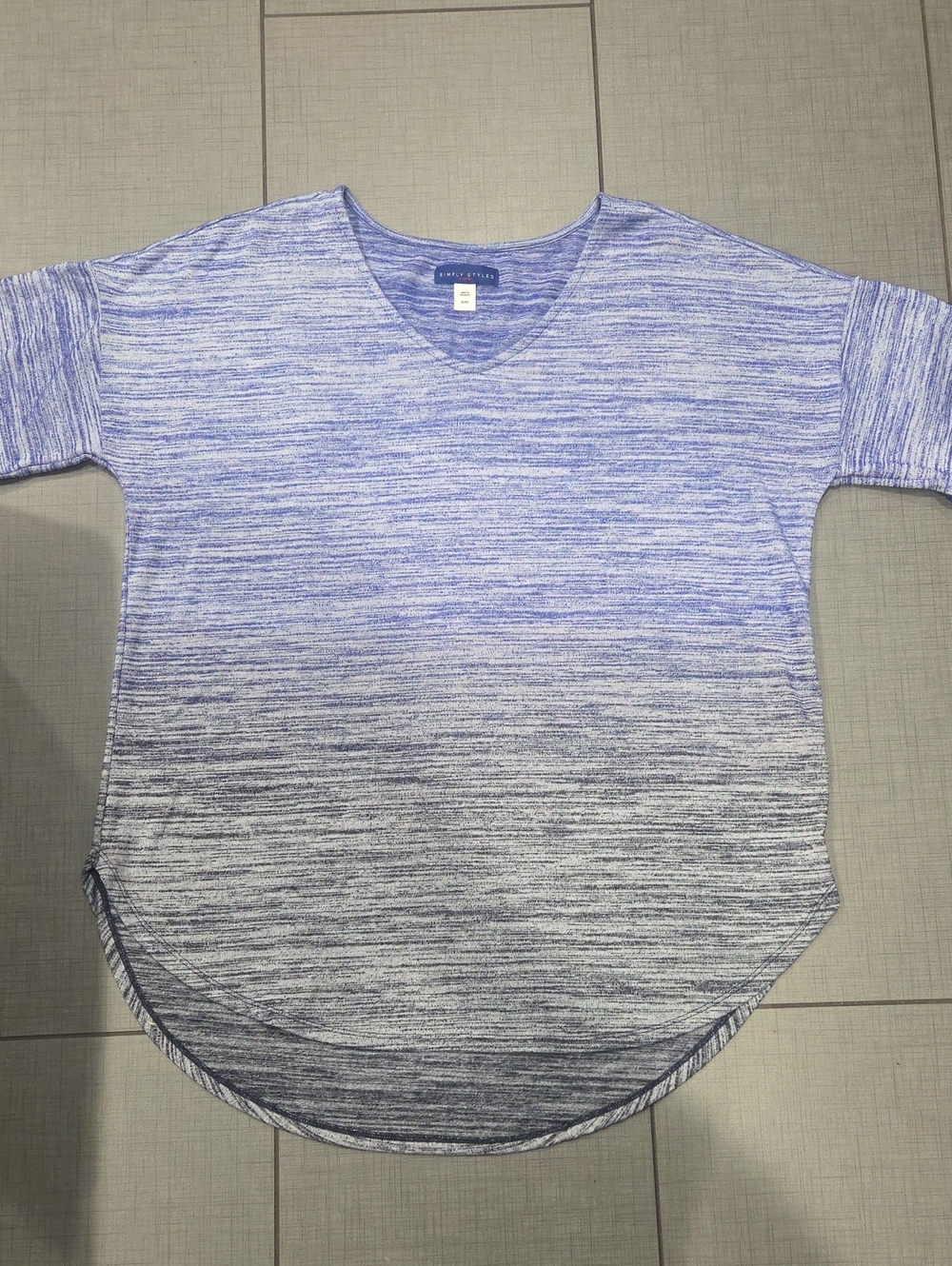 Simply Styled Blue to Gray Ombre V-Neck Tee XL